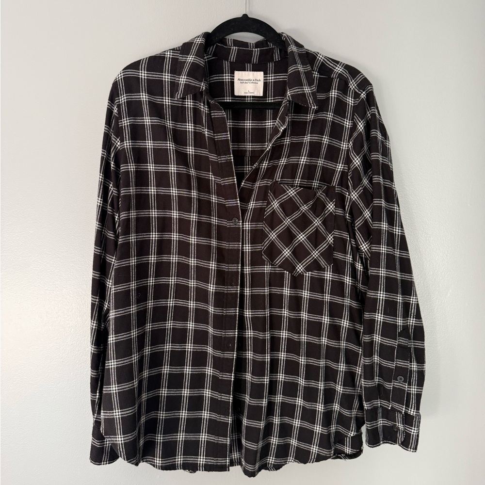 Abercrombie & Fitch Black and White Plaid Button-Up Shirt